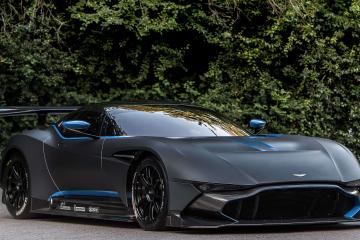 PG平台-赛道传奇，阿斯顿马丁鏖战迈凯伦，汉密尔顿刷新不朽纪录