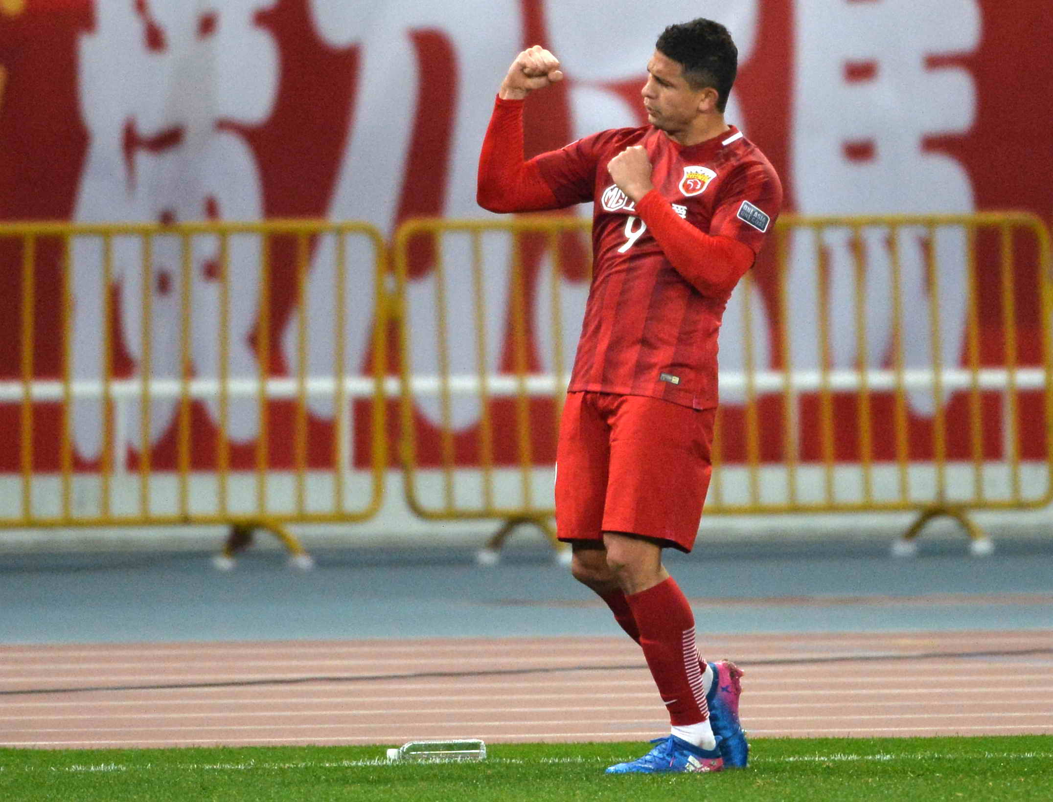 PG中国官网-上港主场3-1战胜浦和红钻,双杀对手晋级亚冠1/8决赛的简单介绍