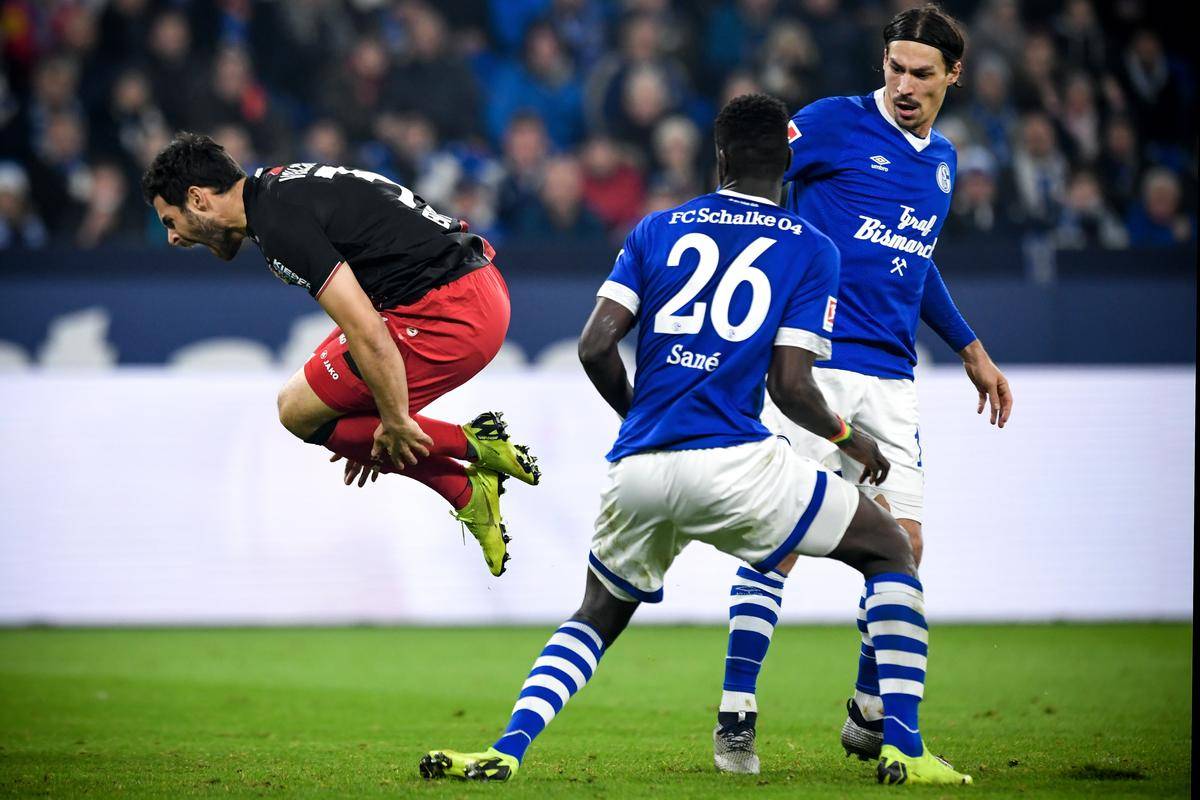 PG平台-汉诺威96客场险胜法兰克福，跃升前十的简单介绍