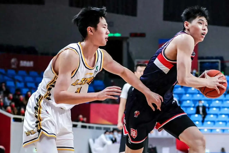 PG电子官网-季后赛即将打响，各队备战如何？