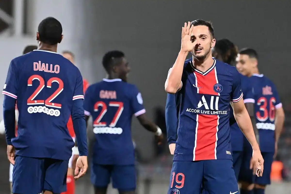 PG在线网站-法甲赛场上演激烈对抗，胜者笑到最后